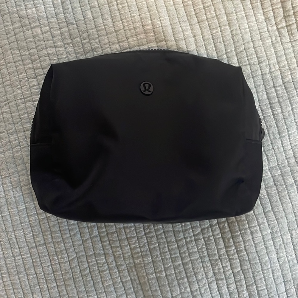 Lululemon All Your Small Things Pouch - 4L